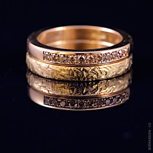 Hamrad ring, allians med bruna briljanter