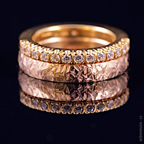 Hamrad ring med allians i rödguld