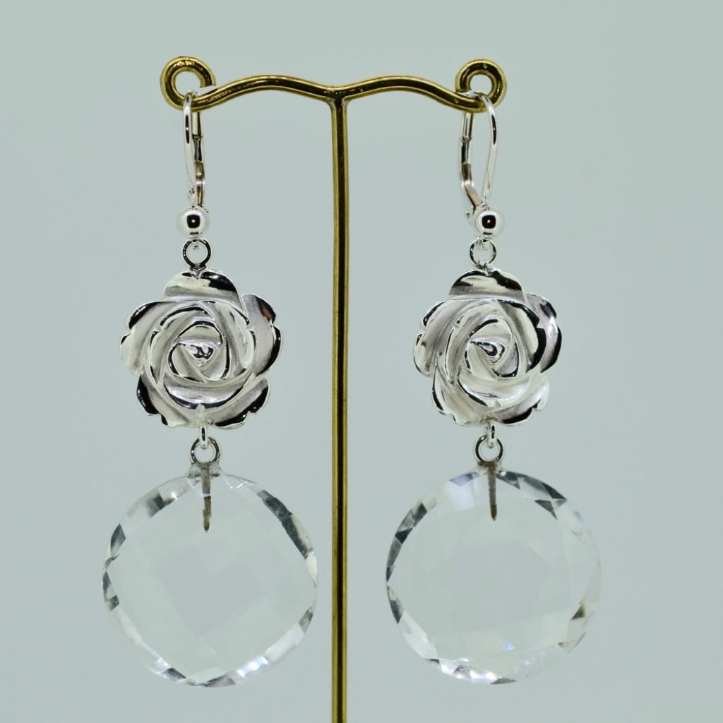 Silverörhänge bergskristall platt Fleur 1.jpg